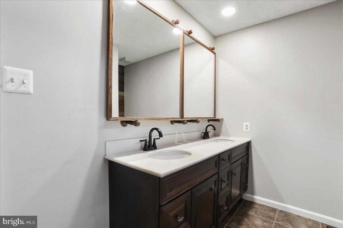 New Market, Maryland, 21774, United States, 5 Bedrooms Bedrooms, ,4 BathroomsBathrooms,Residential,For Sale,2008172