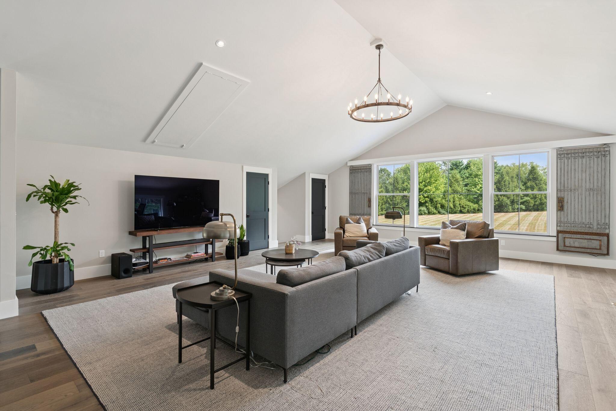 Falmouth, Maine, 04105, United States, 3 Bedrooms Bedrooms, ,4 BathroomsBathrooms,Residential,For Sale,1975511