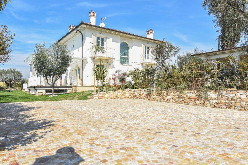 via vaiana, Pietrasanta, Lucca, 55045, IT, 5 Bedrooms Bedrooms, ,6 BathroomsBathrooms,Residential,For Sale,via vaiana,1676903