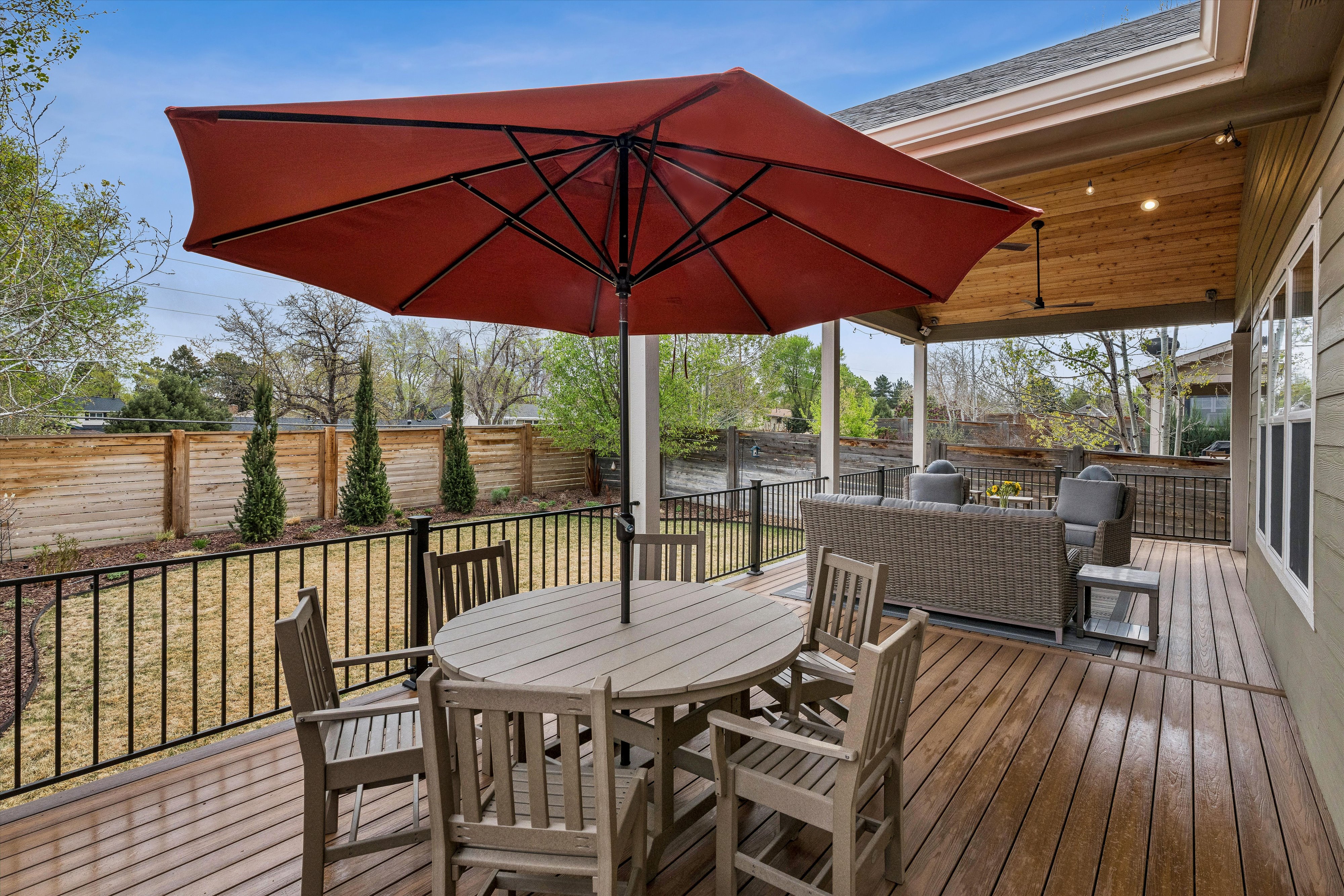  Thoughtfully  Updated and Move-In Ready - 物件實景