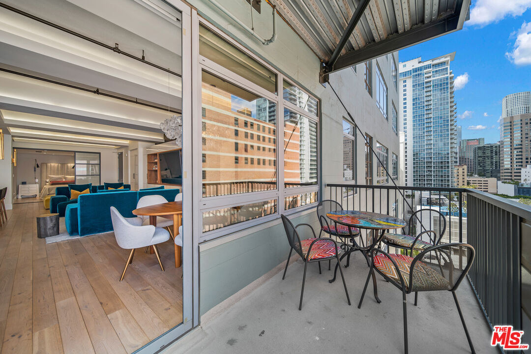 Los Angeles, California, 90014, United States, 2 Bedrooms Bedrooms, ,2 BathroomsBathrooms,Residential,For Sale,1938592
