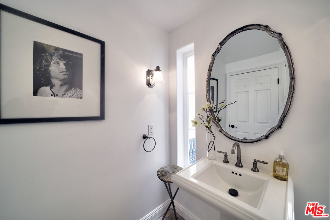 Malibu, California, 90265, United States, 2 Bedrooms Bedrooms, ,3 BathroomsBathrooms,Residential,For Sale,1902662