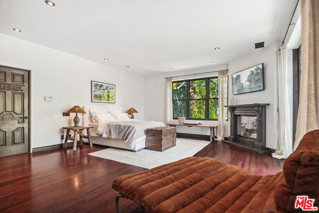 Malibu, California, 90265, United States, 8 Bedrooms Bedrooms, ,9 BathroomsBathrooms,Residential,For Sale,1989186