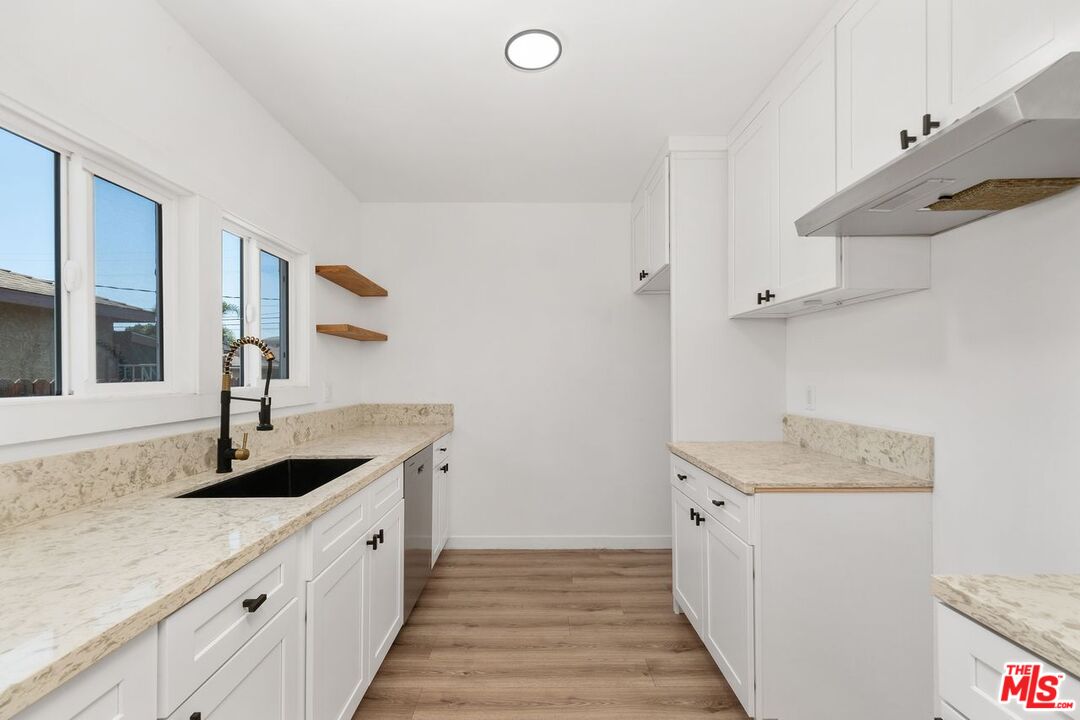 Los Angeles, California, 90059, United States, 2 Bedrooms Bedrooms, ,1 BathroomBathrooms,Residential,For Sale,1847289