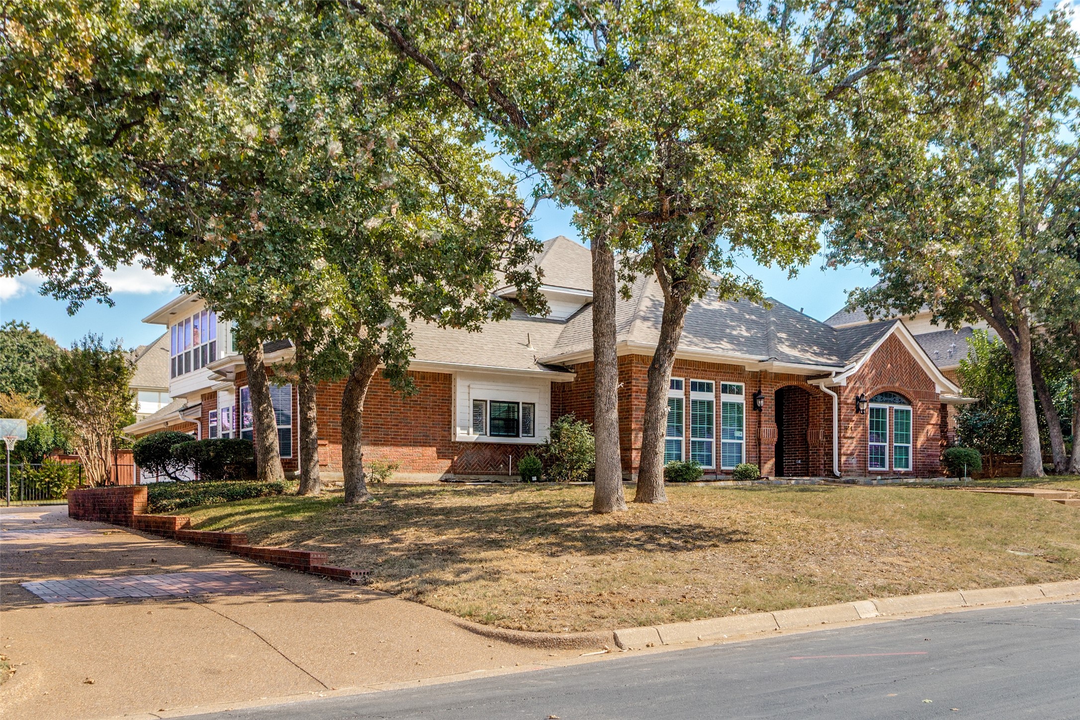 Arlington, Texas, 76013, United States, 4 Bedrooms Bedrooms, ,5 BathroomsBathrooms,Residential,For Sale,1967693