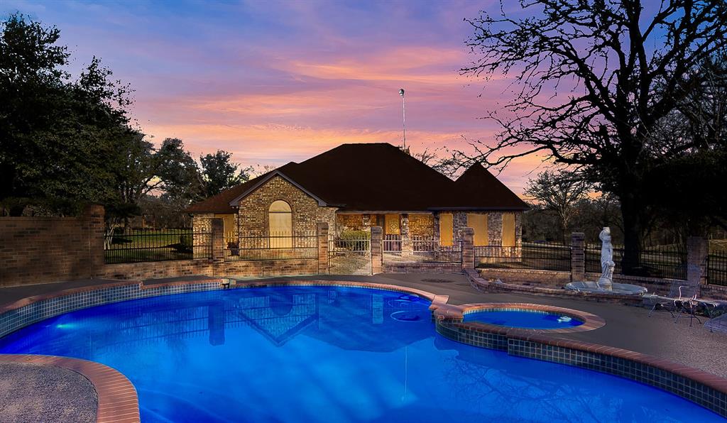 Weatherford, Texas, 76087, United States, 3 Bedrooms Bedrooms, ,2 BathroomsBathrooms,Residential,For Sale,1943652
