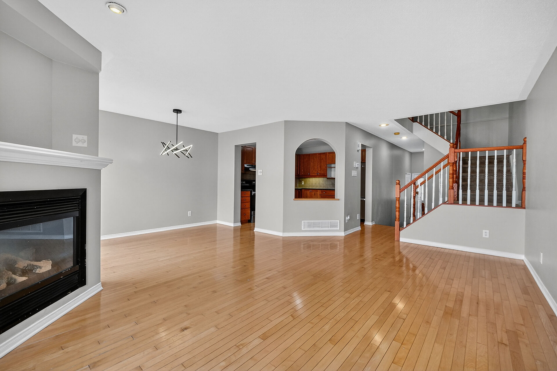 Ottawa, Ontario, K2W1E1, CA, 3 Bedrooms Bedrooms, ,3 BathroomsBathrooms,Residential,For Sale,1995671