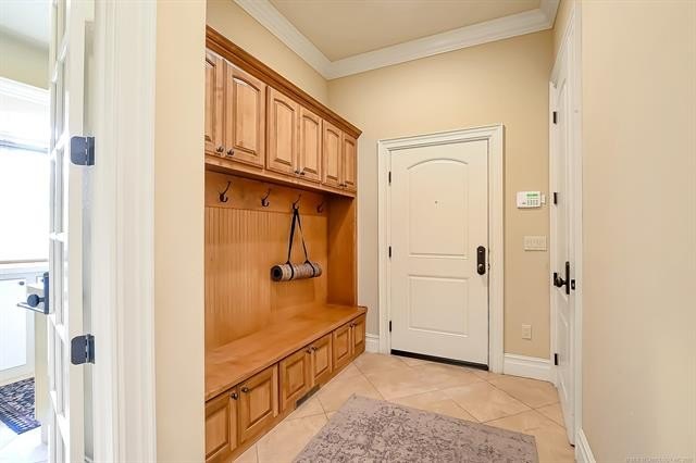 Tahlequah, Oklahoma, 74464, United States, 5 Bedrooms Bedrooms, ,5 BathroomsBathrooms,Residential,For Sale,1810638