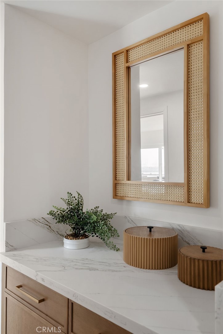 Long Beach, California, 90802, United States, 2 Bedrooms Bedrooms, ,2 BathroomsBathrooms,Residential,For Sale,1994707