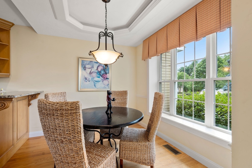 Topsfield, Massachusetts, 01983, United States, 3 Bedrooms Bedrooms, ,4 BathroomsBathrooms,Residential,For Sale,1919472