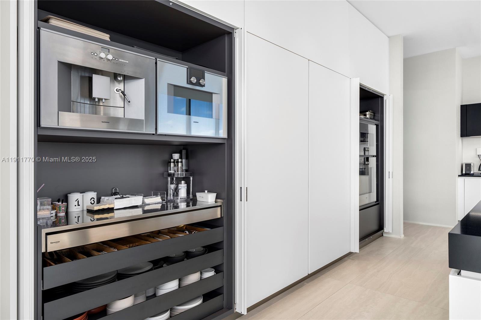 Miami, Florida, 33132, United States, 6 Bedrooms Bedrooms, ,7 BathroomsBathrooms,Residential,For Sale,1991375