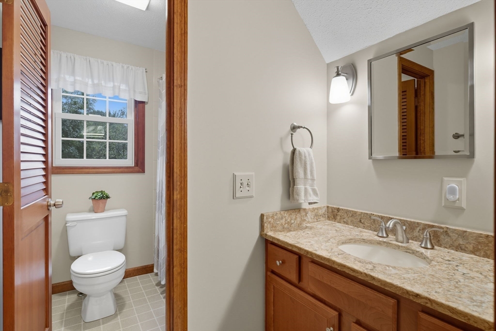 Westfield, Massachusetts, 01085, United States, 3 Bedrooms Bedrooms, ,3 BathroomsBathrooms,Residential,For Sale,1966188