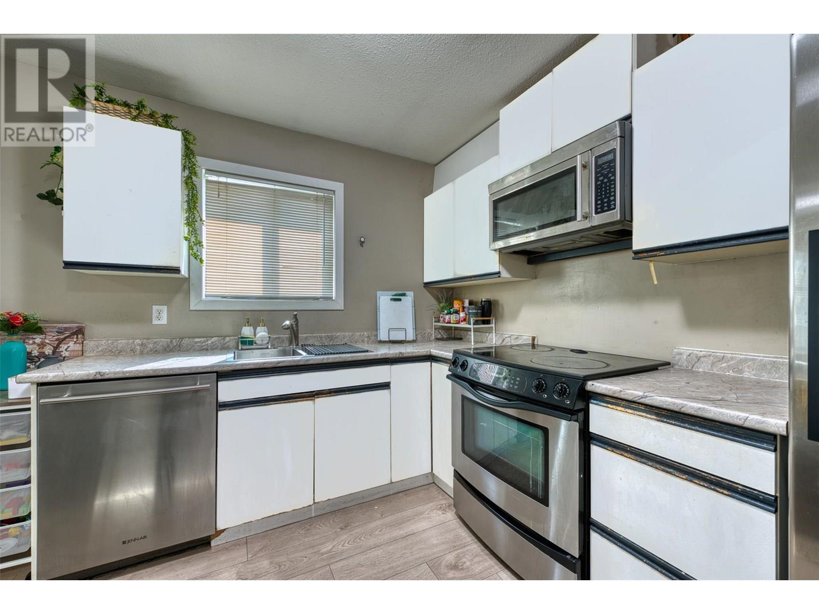 KELOWNA, British Columbia, V1Y 6S9, CA, 5 Bedrooms Bedrooms, ,3 BathroomsBathrooms,Residential,For Sale,1876948