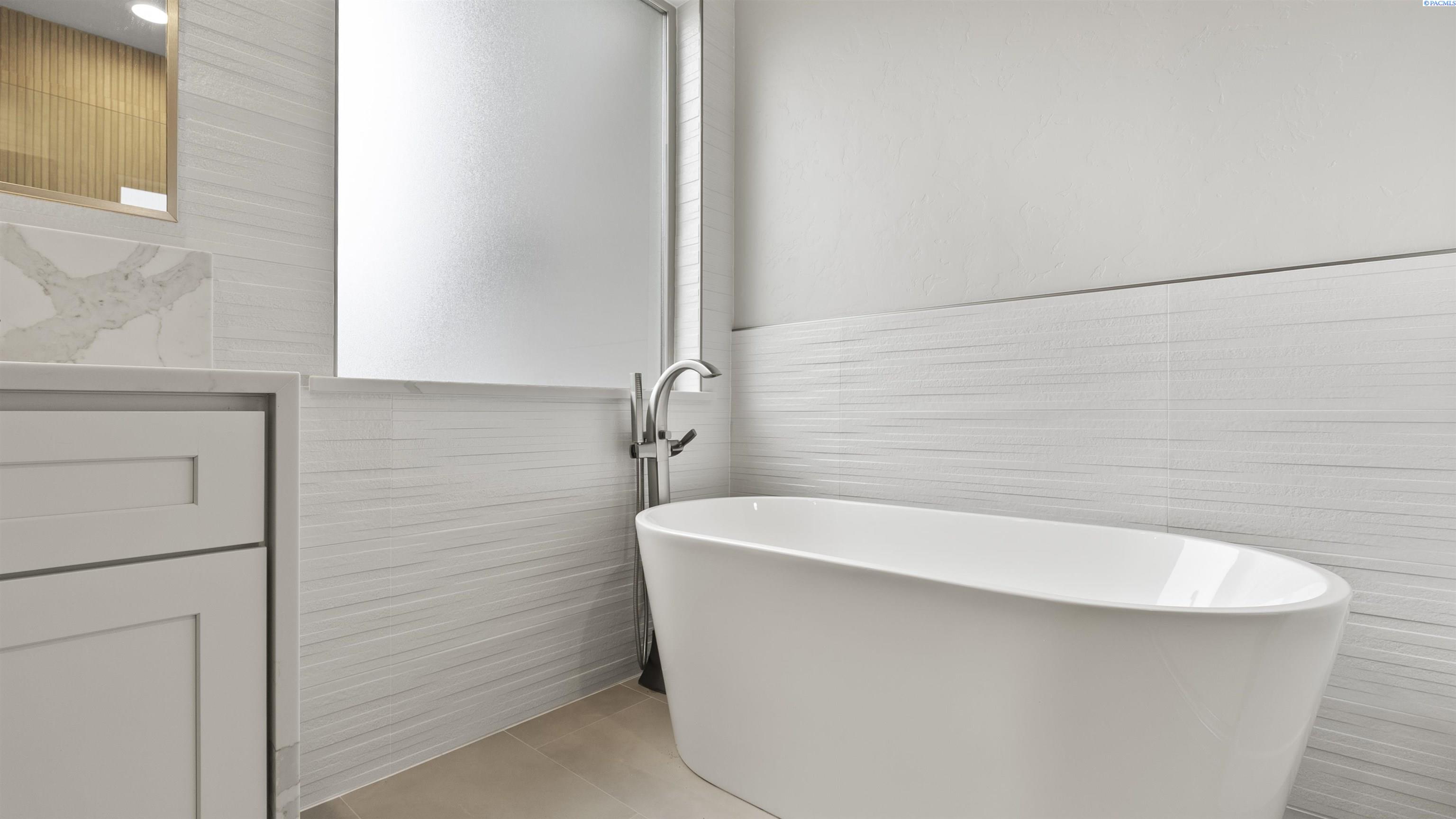 Richland, Washington, 99352, United States, 3 Bedrooms Bedrooms, ,2 BathroomsBathrooms,Residential,For Sale,1991742