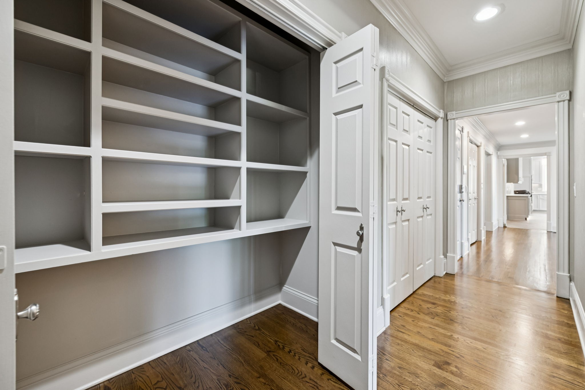  827 Maxwell Ct, Nashville, TN, 37220 - 物件實景
