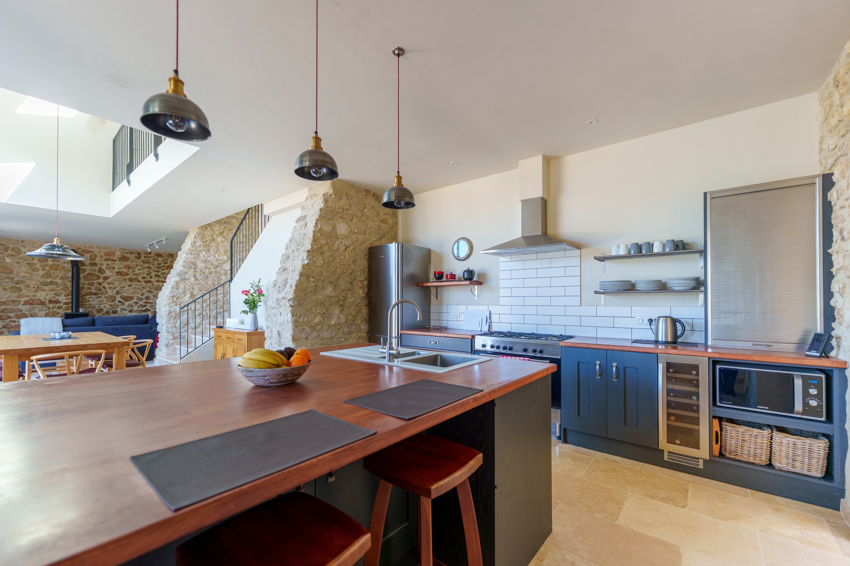  Character property within a vineyard estate — renovated barn with pool and exce… - 物件實景