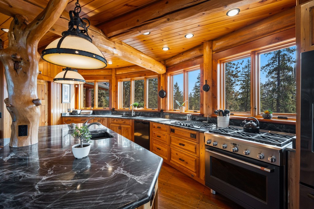 Bonners Ferry, Idaho, 83805, United States, 3 Bedrooms Bedrooms, ,4 BathroomsBathrooms,Residential,For Sale,1984473