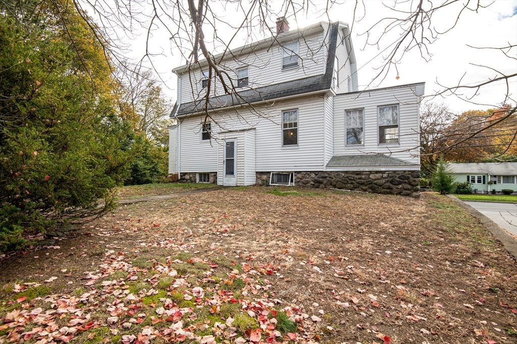 Stoneham, Massachusetts, 02180, United States, 3 Bedrooms Bedrooms, ,1 BathroomBathrooms,Residential,For Sale,1974413