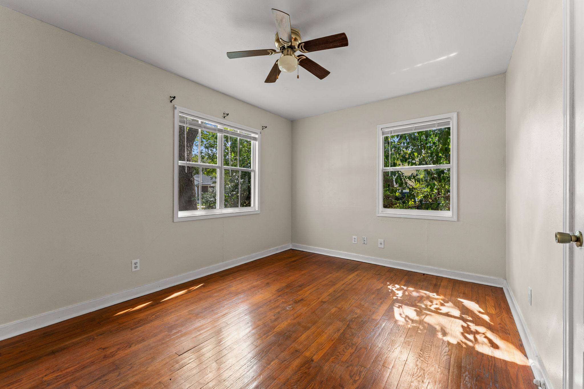  Charming Home, Near Downtown  On a Large Lot, Mature Trees, & No Rear Neighbors - 物件實景