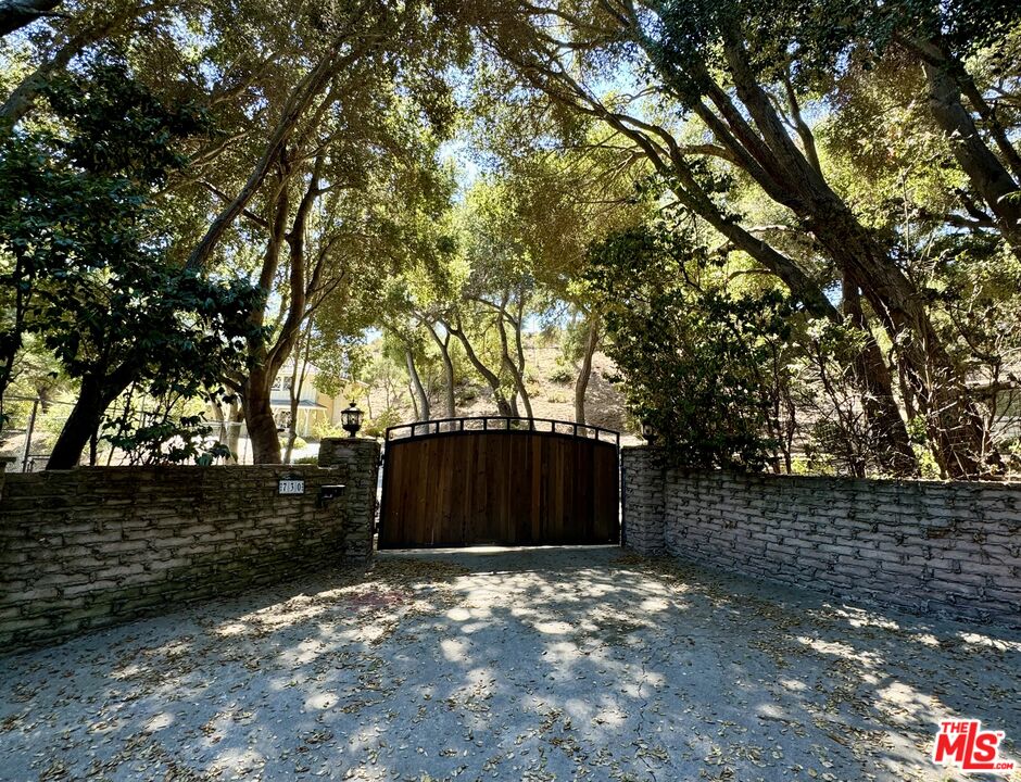 Calabasas, California, 91302, United States, 5 Bedrooms Bedrooms, ,4 BathroomsBathrooms,Residential,For Sale,1911513