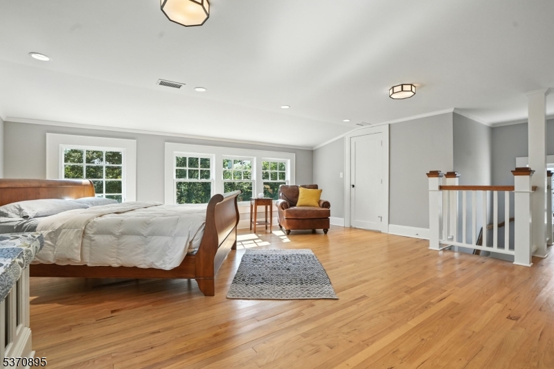 Maplewood Twp., New Jersey, 07040, United States, 4 Bedrooms Bedrooms, ,3 BathroomsBathrooms,Residential,For Sale,1940920