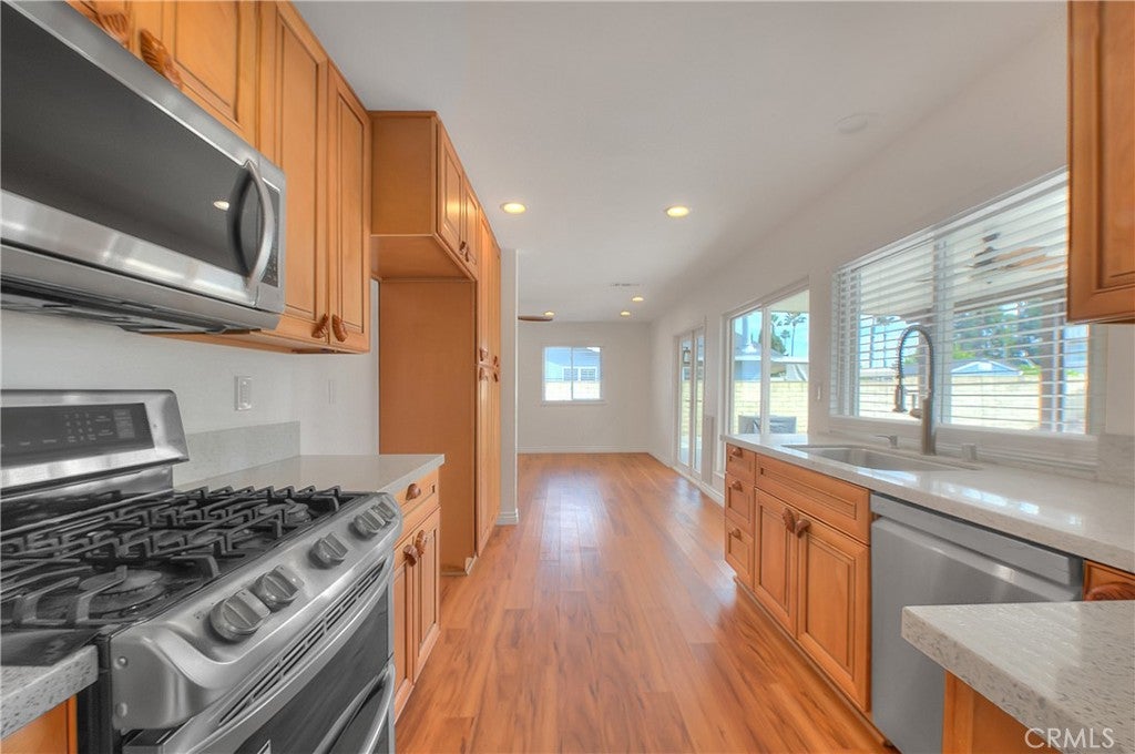 Ontario, California, 91764, United States, 4 Bedrooms Bedrooms, ,3 BathroomsBathrooms,Residential,For Sale,1992341