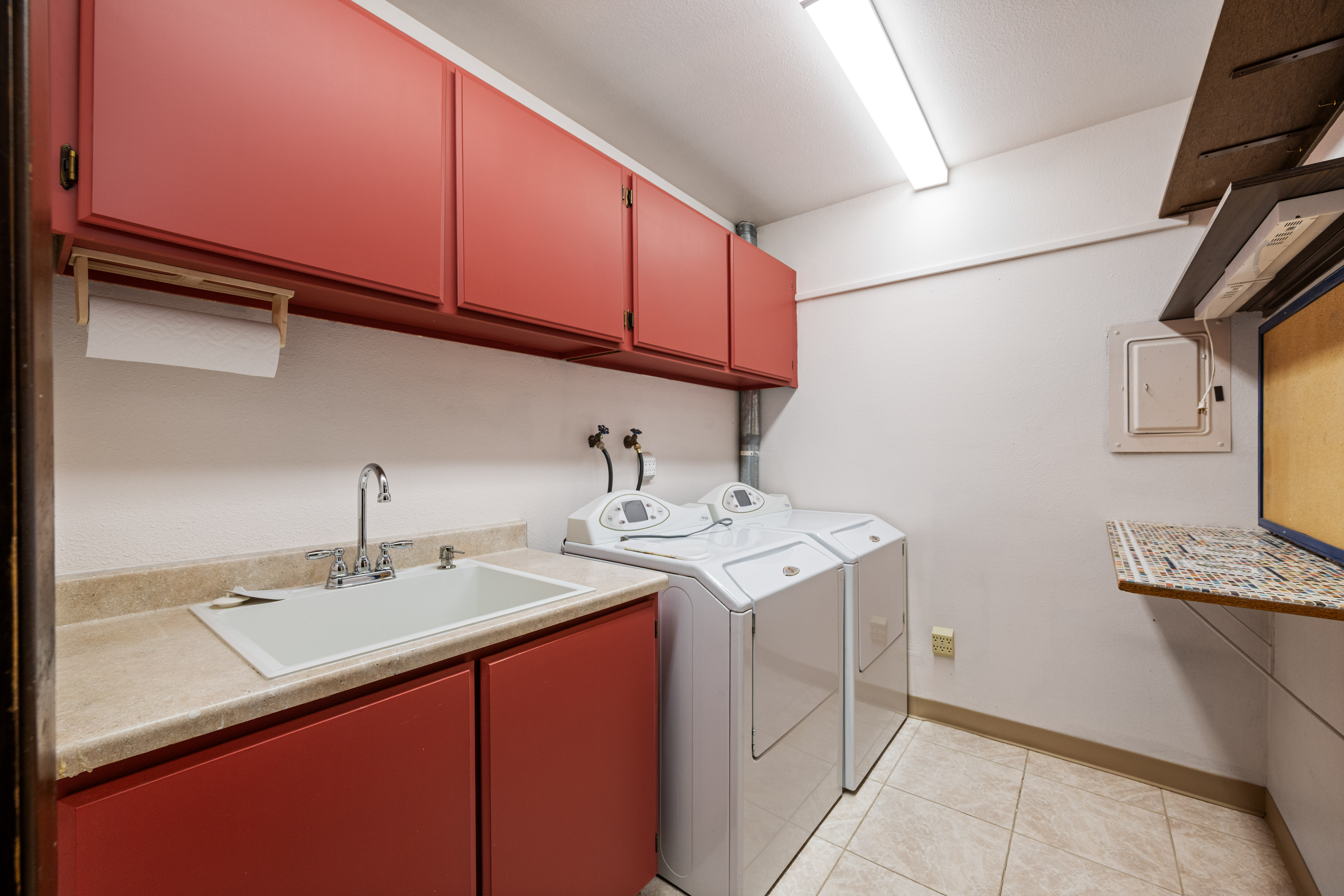  Affordable Ground Level Condo w/ Great Amenities - 物件實景