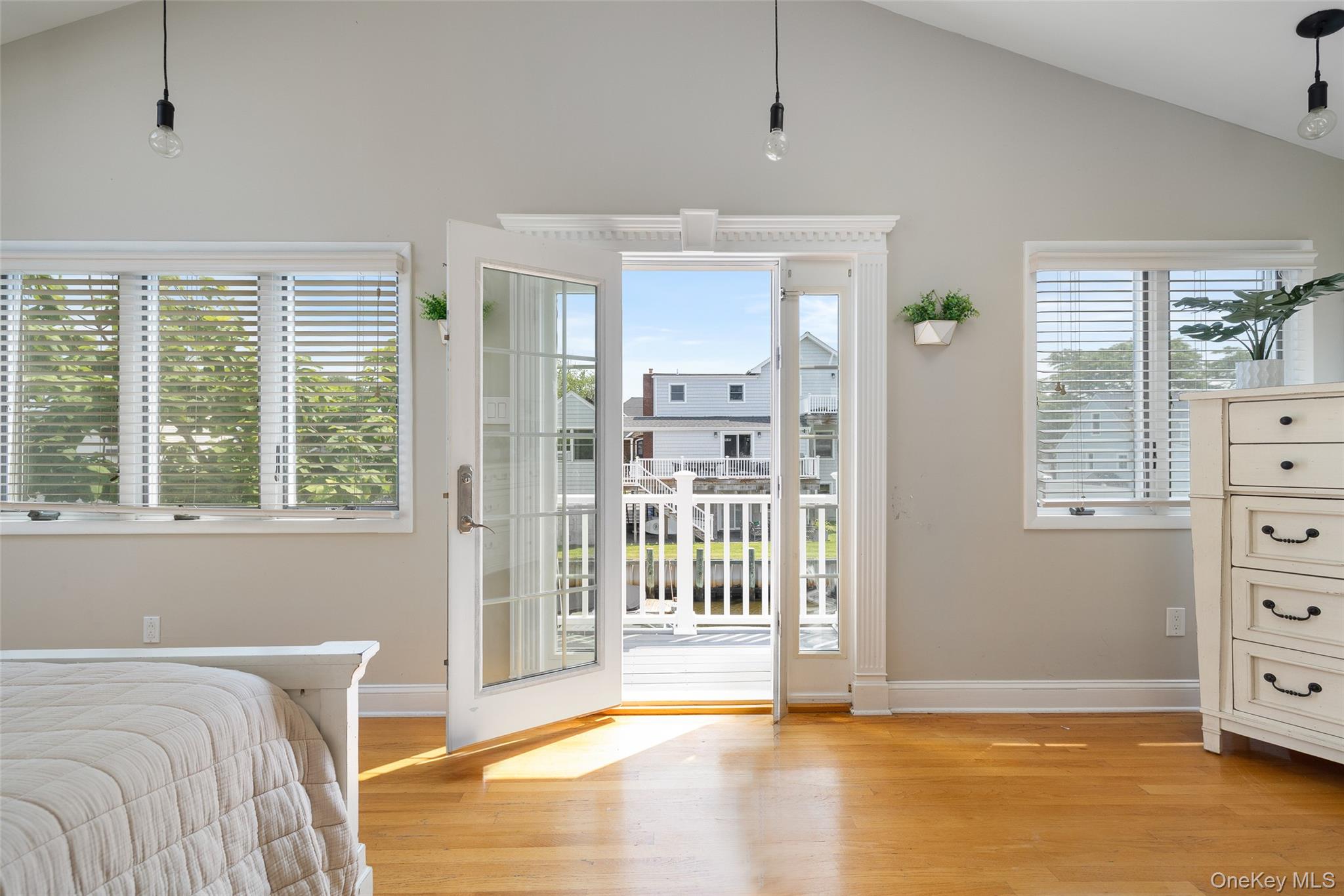 Babylon, New York, 11702, United States, 3 Bedrooms Bedrooms, ,2 BathroomsBathrooms,Residential,For Sale,1930395