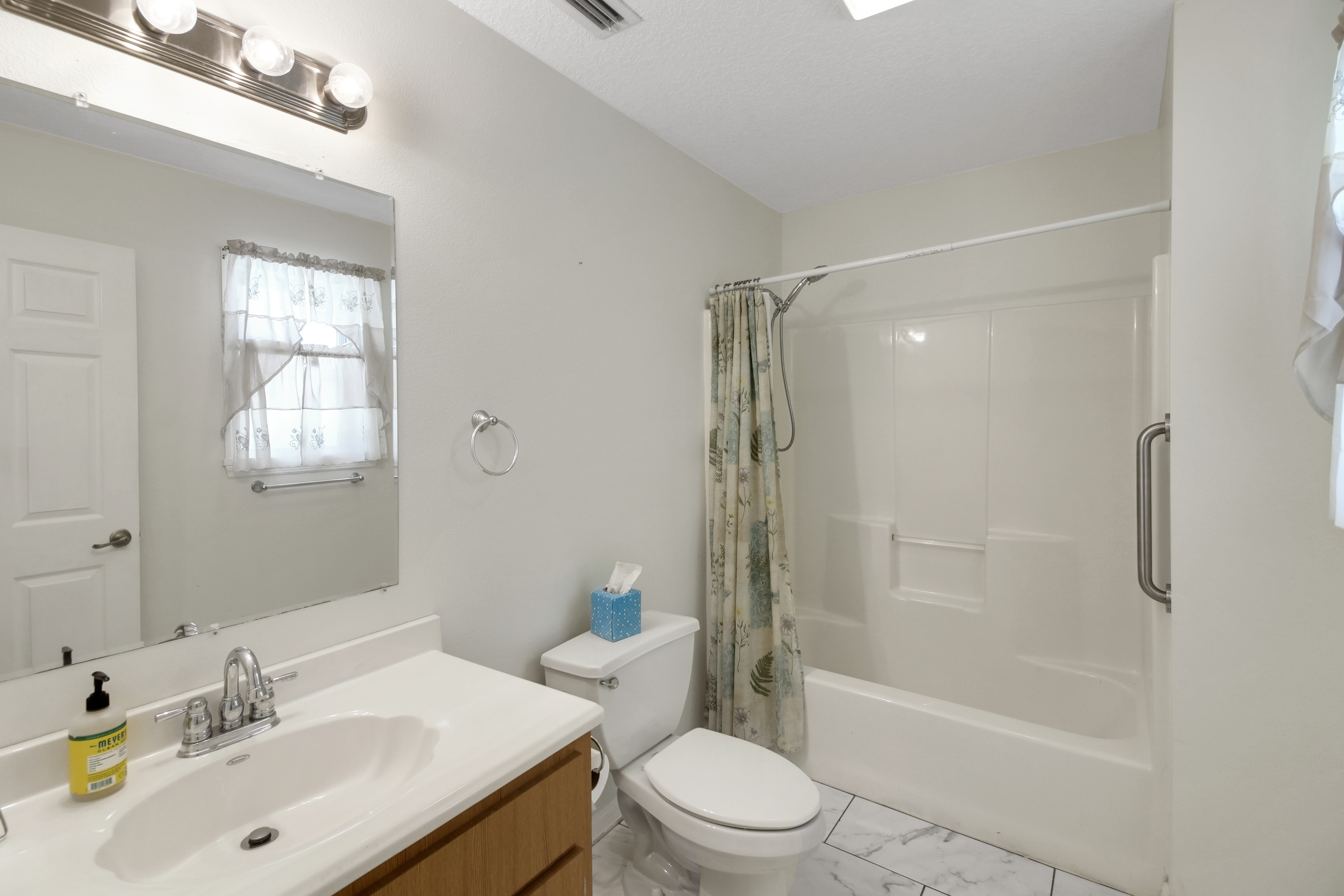 Lady Lake, Florida, 32159, United States, 6 Bedrooms Bedrooms, ,5 BathroomsBathrooms,Residential,For Sale,1921819