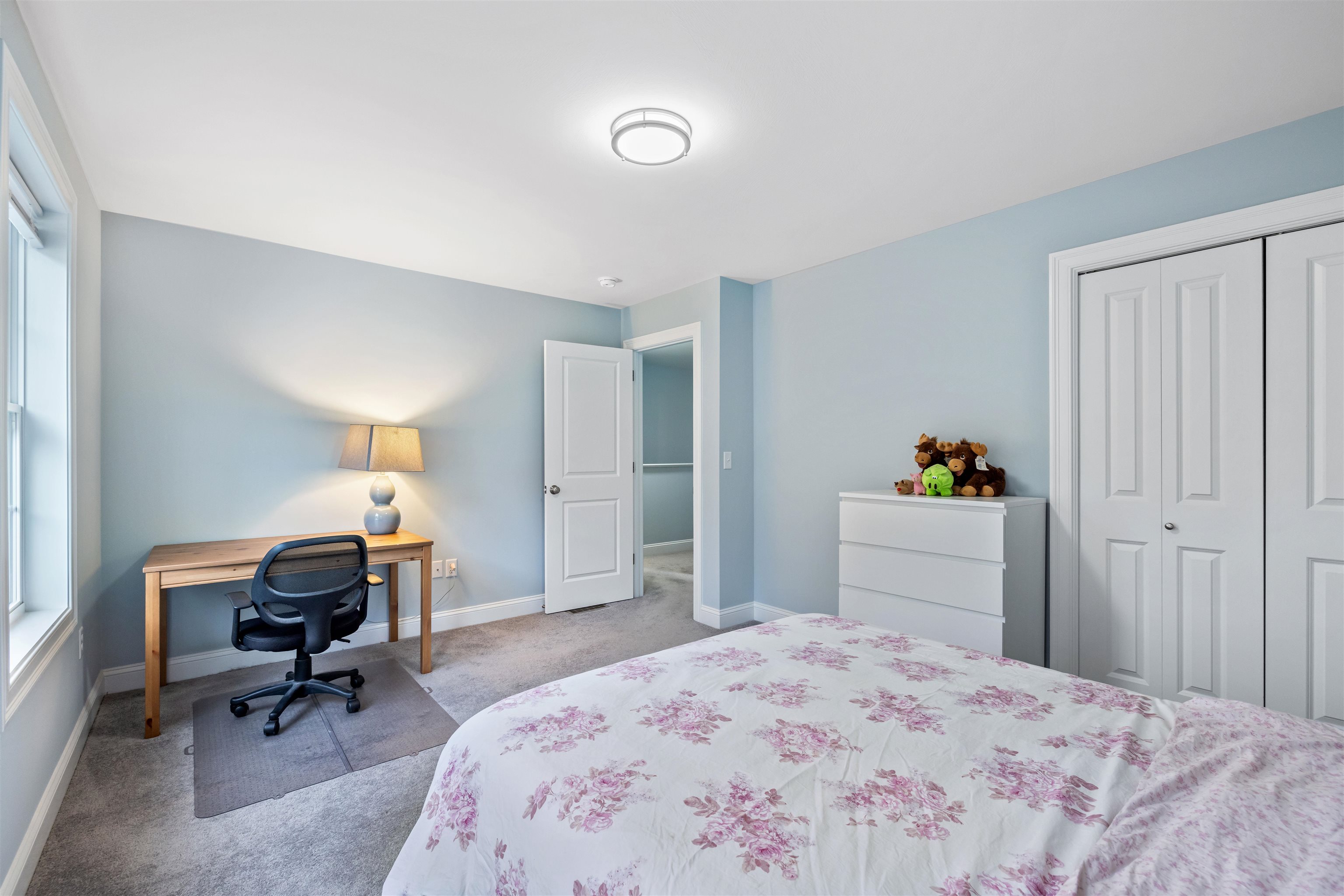 Hudson, New Hampshire, 03051, United States, 3 Bedrooms Bedrooms, ,2 BathroomsBathrooms,Residential,For Sale,1990943