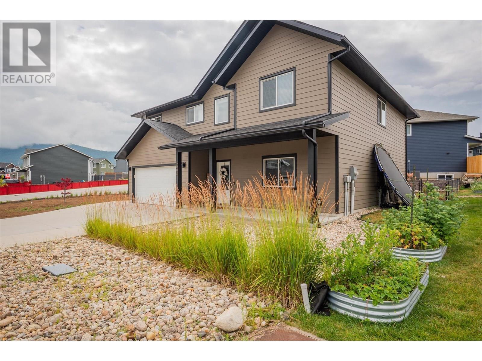 CASTLEGAR, British Columbia, V1N 4X9, CA, 5 Bedrooms Bedrooms, ,2 BathroomsBathrooms,Residential,For Sale,1913698