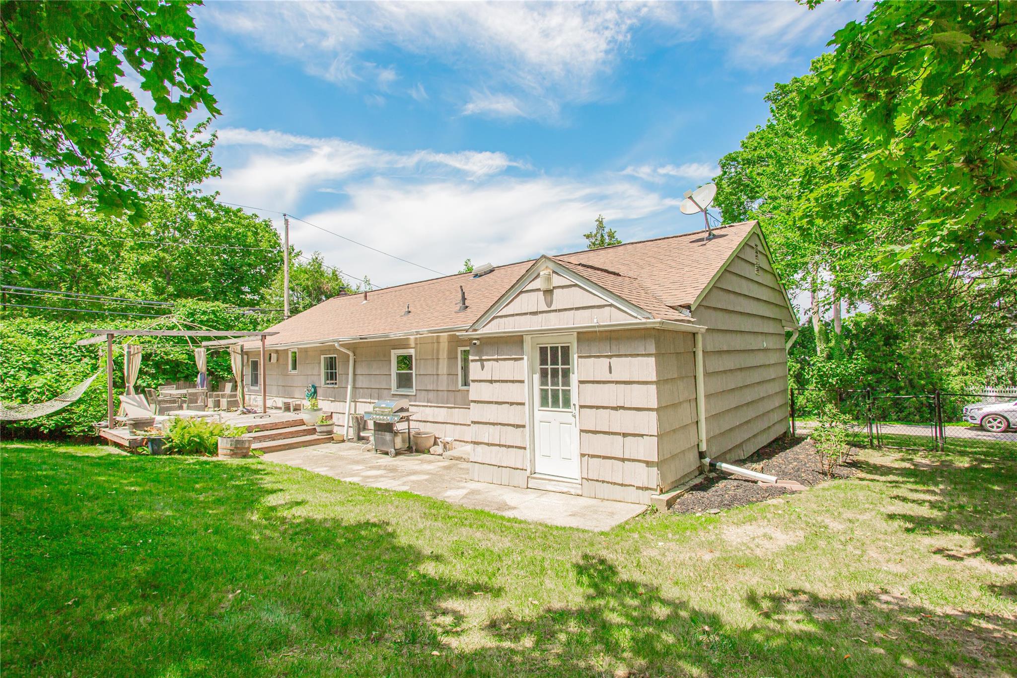 Huntington, New York, 11743, United States, 2 Bedrooms Bedrooms, ,2 BathroomsBathrooms,Residential,For Sale,1847345
