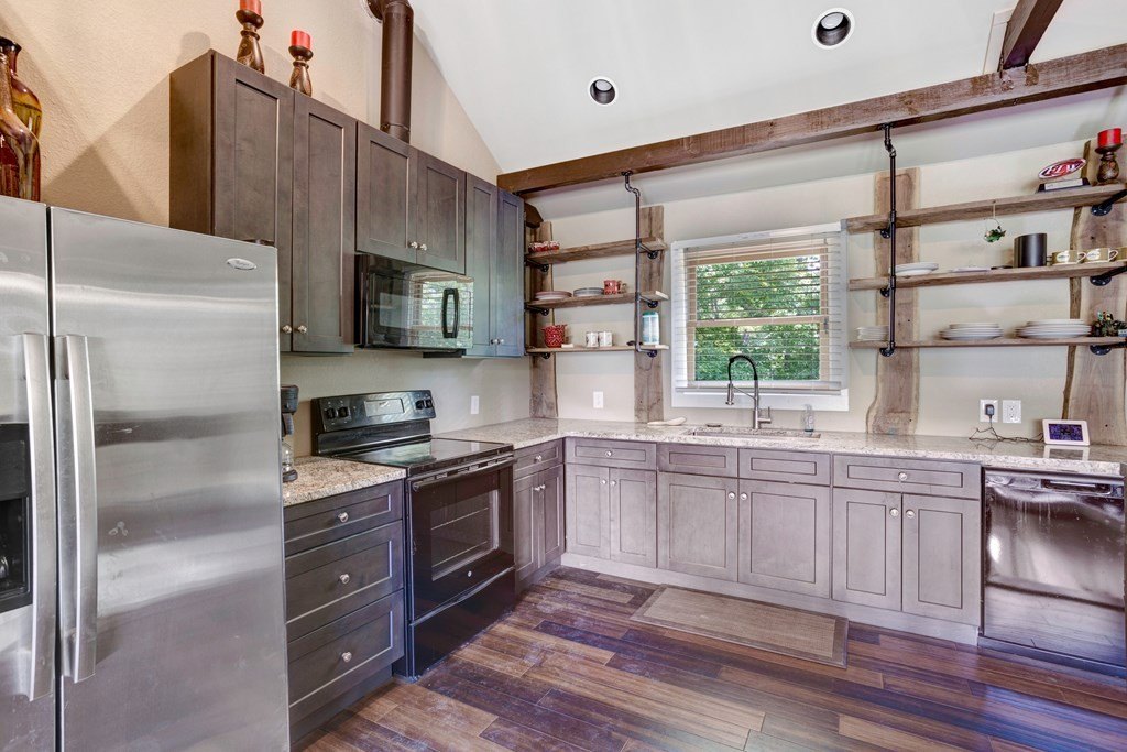 Hiawassee, Georgia, 30546, United States, 4 Bedrooms Bedrooms, ,5 BathroomsBathrooms,Residential,For Sale,1983256