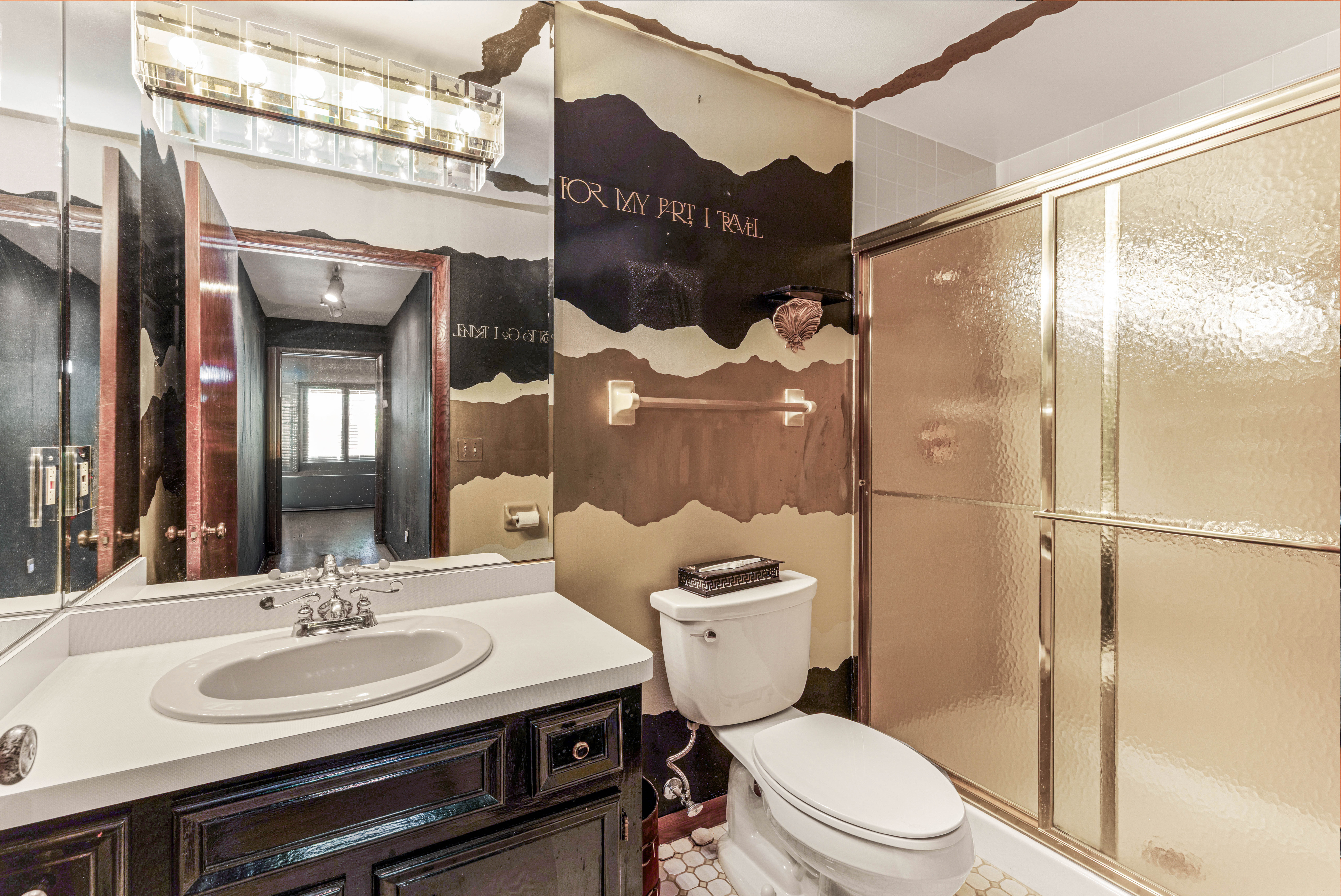  Hidden Urban Oasis: Two-Bedroom Condo with Pool & 2 Parking Spaces - 物件實景