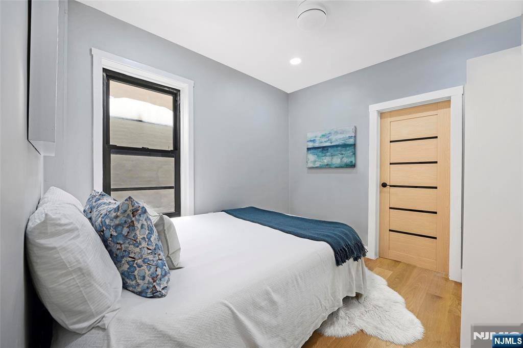 Jersey City, New Jersey, 07306, United States, 9 Bedrooms Bedrooms, ,6 BathroomsBathrooms,Residential,For Sale,1926264