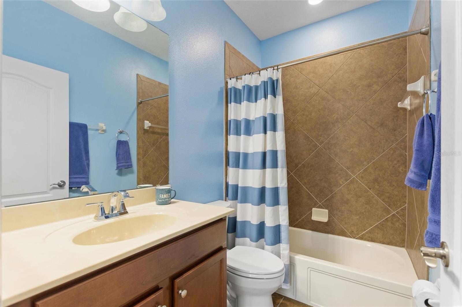 AUBURNDALE, Florida, 33823, United States, 5 Bedrooms Bedrooms, ,5 BathroomsBathrooms,Residential,For Sale,1986097