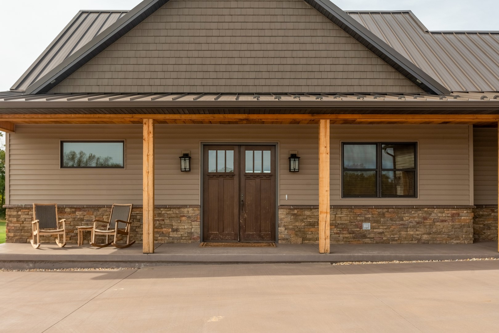 Carbondale, Illinois, 62902, United States, 3 Bedrooms Bedrooms, ,8 BathroomsBathrooms,Residential,For Sale,1986074