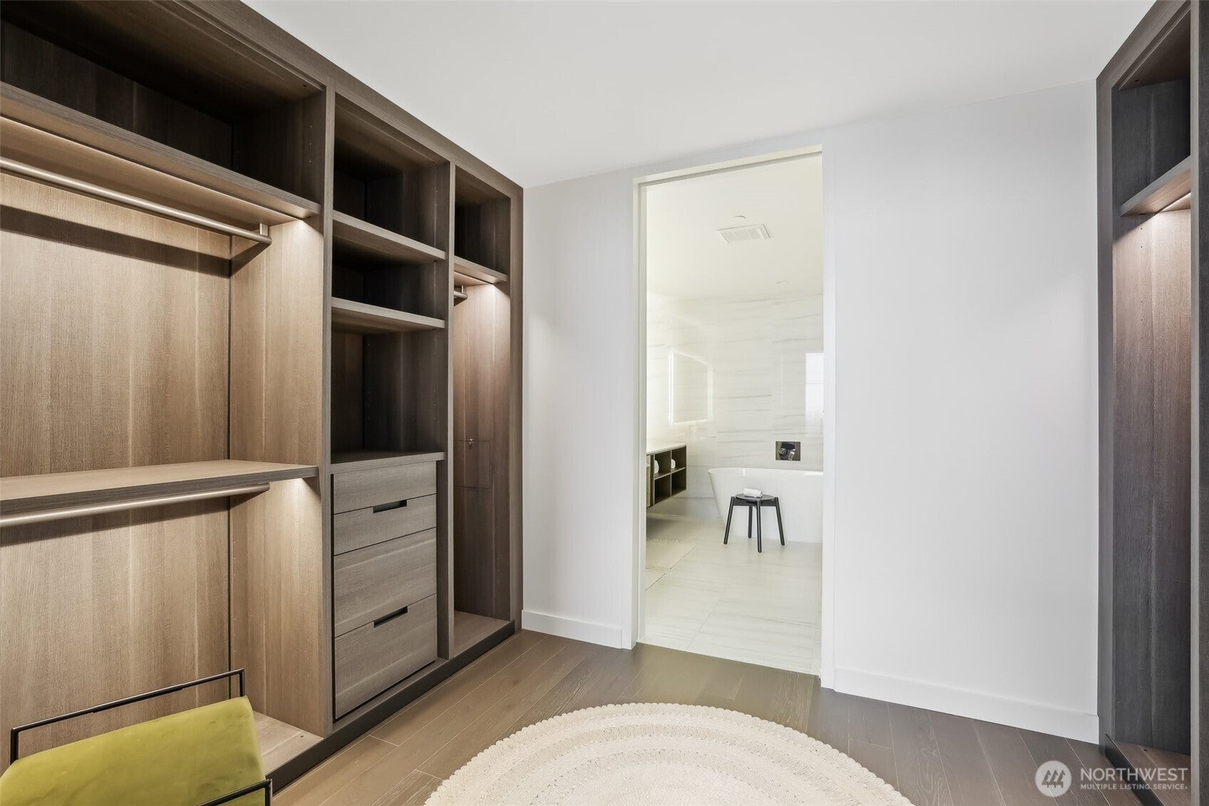 Bellevue, Washington, 98004, United States, 2 Bedrooms Bedrooms, ,2 BathroomsBathrooms,Residential,For Sale,1836798