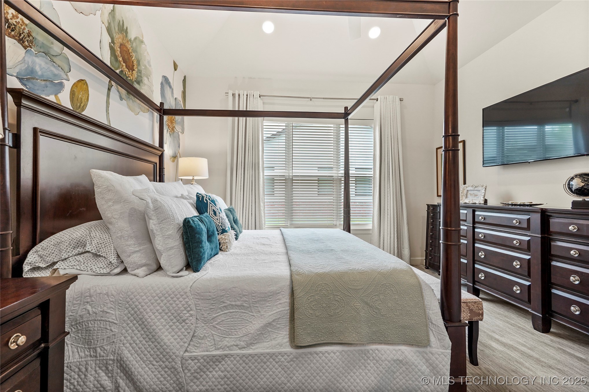 Tulsa, Oklahoma, 74132, United States, 2 Bedrooms Bedrooms, ,2 BathroomsBathrooms,Residential,For Sale,1926160