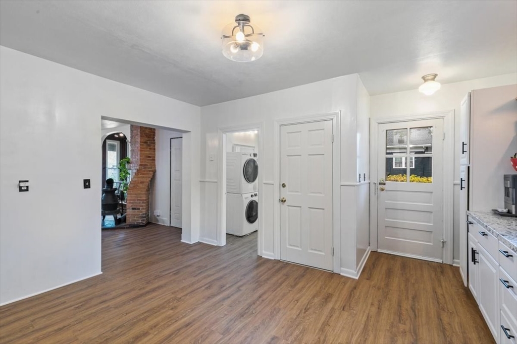 Amesbury, Massachusetts, 01913, United States, 4 Bedrooms Bedrooms, ,2 BathroomsBathrooms,Residential,For Sale,1974593