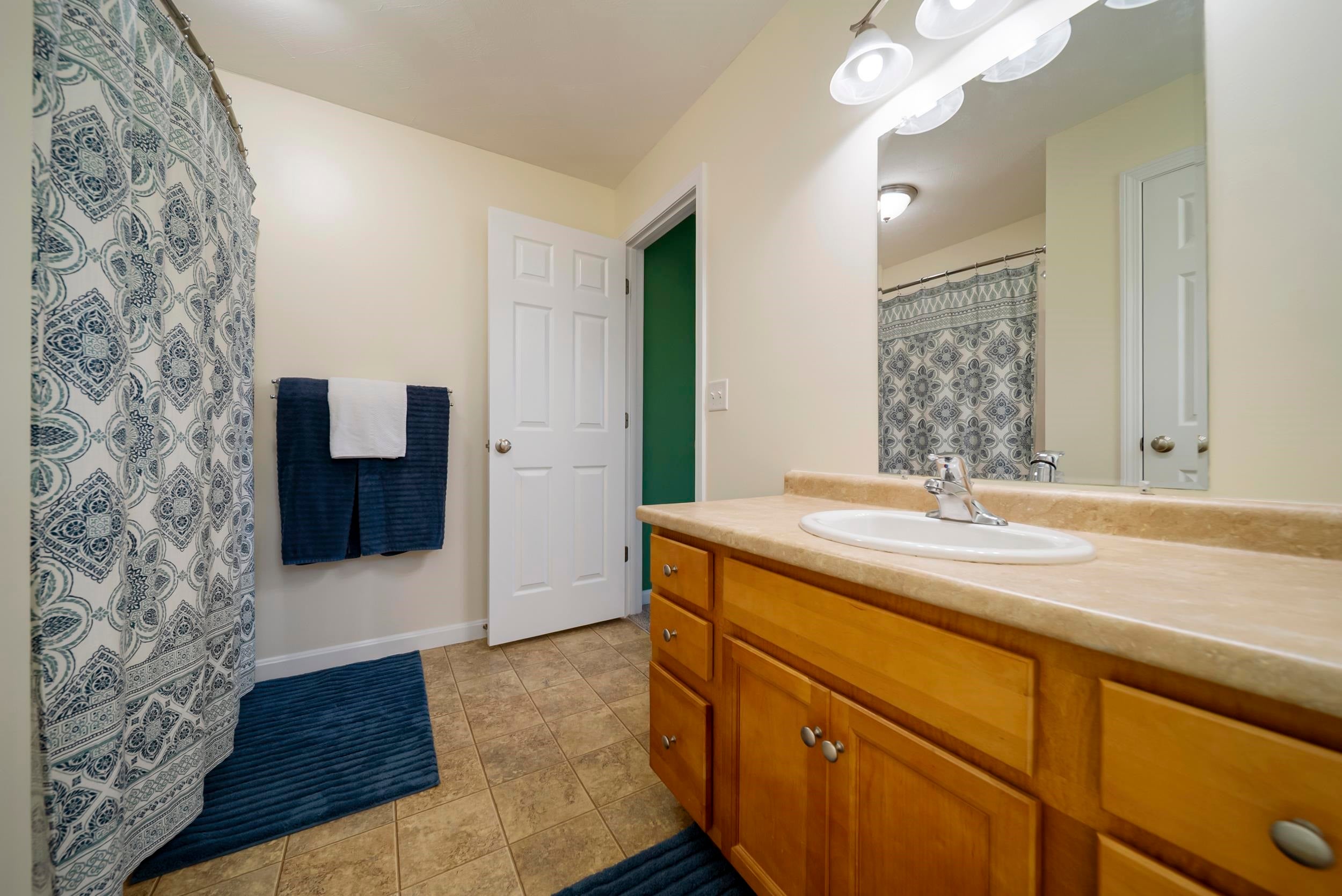 Hooksett, New Hampshire, 03106, United States, 3 Bedrooms Bedrooms, ,2 BathroomsBathrooms,Residential,For Sale,1942312