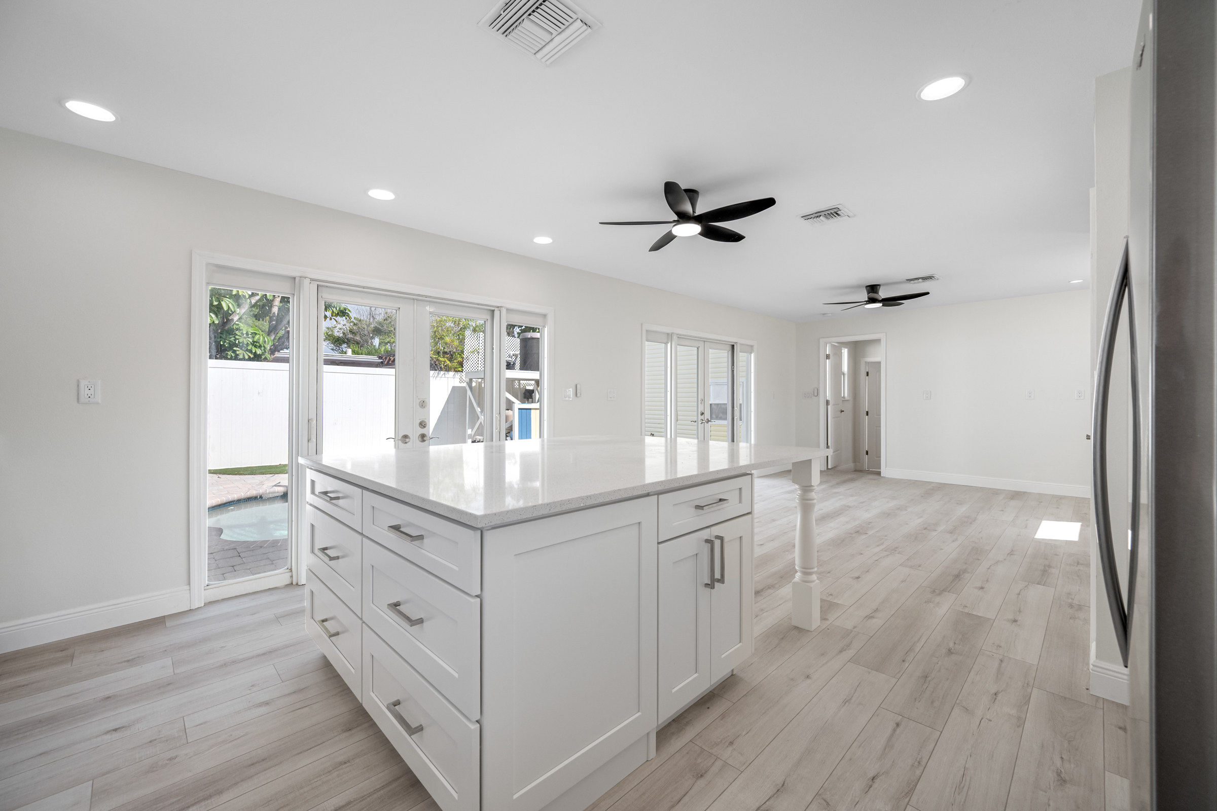 Treasure Island, Florida, 33706, United States, 3 Bedrooms Bedrooms, ,2 BathroomsBathrooms,Residential,For Sale,1983263