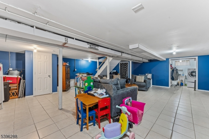 Dunellen Boro, New Jersey, 08812, United States, 5 Bedrooms Bedrooms, ,2 BathroomsBathrooms,Residential,For Sale,1989398