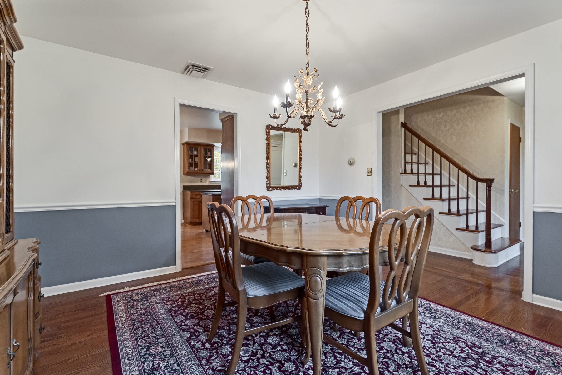  Traditional Center Hall Colonial Located on Lovely Cul-de-Sac - 物件實景