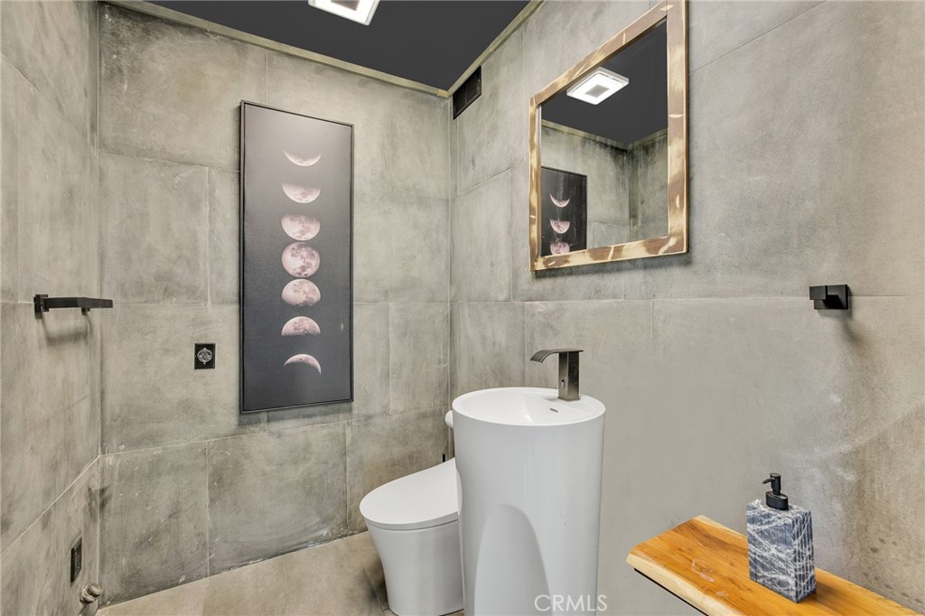 Calabasas, California, 91302, United States, 5 Bedrooms Bedrooms, ,3 BathroomsBathrooms,Residential,For Sale,1742769