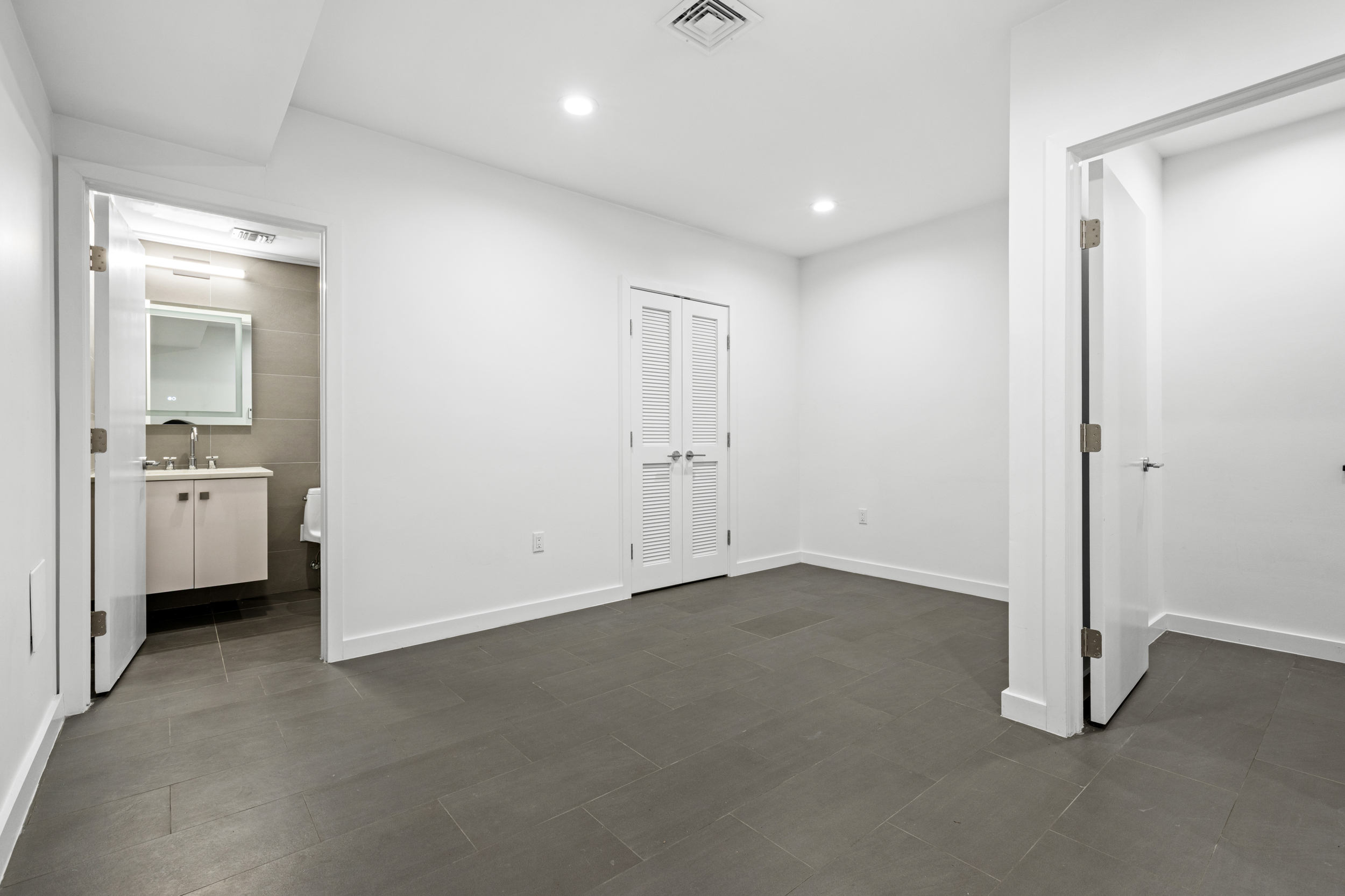  712 Undercliff Avenue, Edgewater, NJ, 07020 - 物件實景