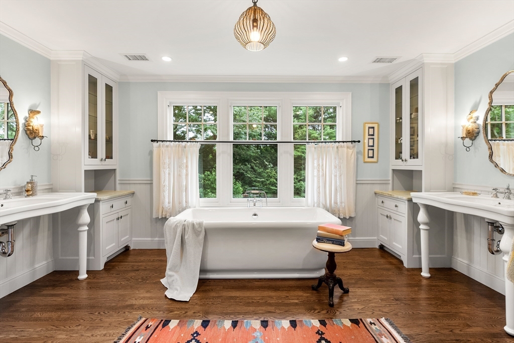 Brookline, Massachusetts, 02445, United States, 5 Bedrooms Bedrooms, ,7 BathroomsBathrooms,Residential,For Sale,1807365