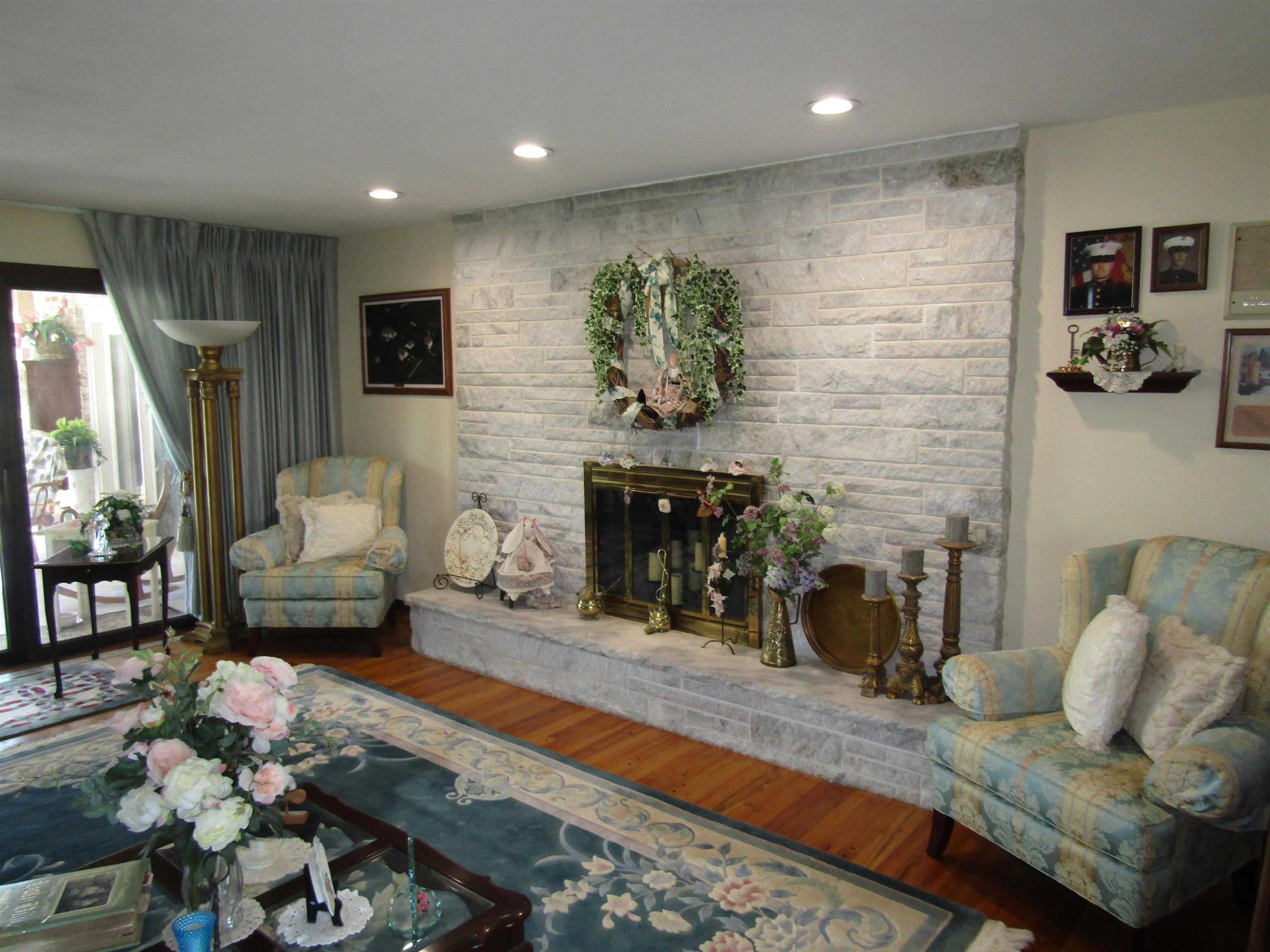 Beloit, Wisconsin, 53511, United States, 6 Bedrooms Bedrooms, ,5 BathroomsBathrooms,Residential,For Sale,1923330