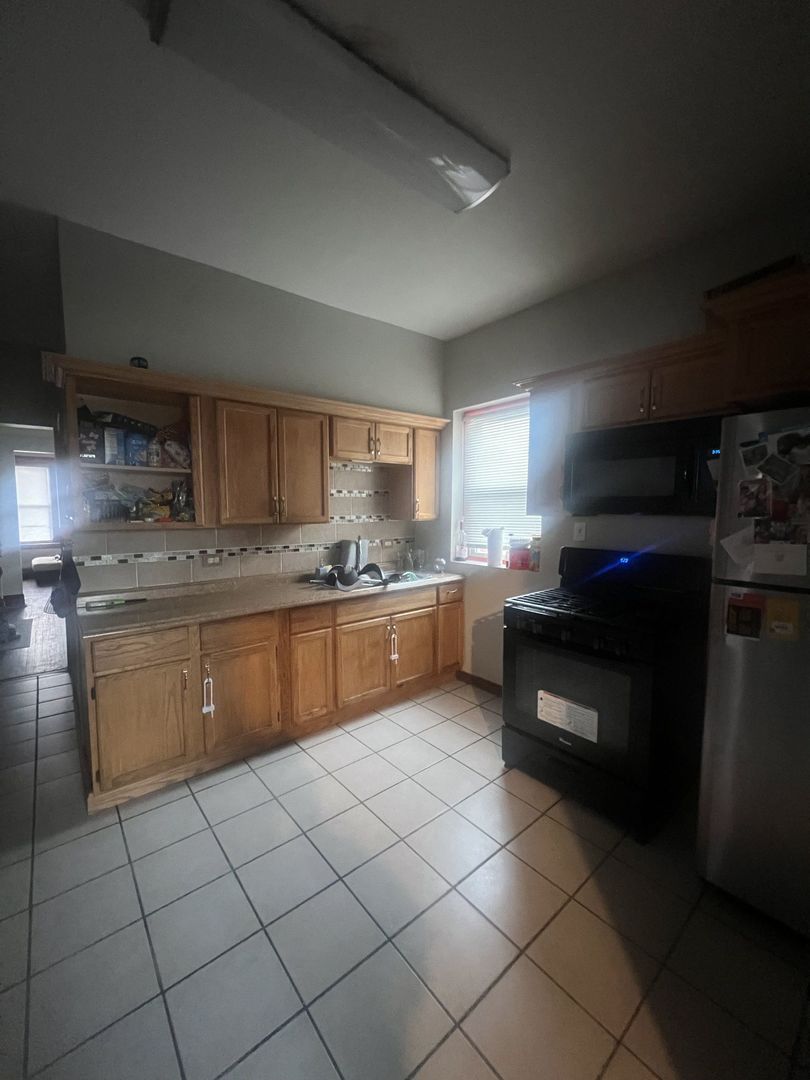Chicago, Illinois, 60651, United States, 8 Bedrooms Bedrooms, ,Residential,For Sale,1842045