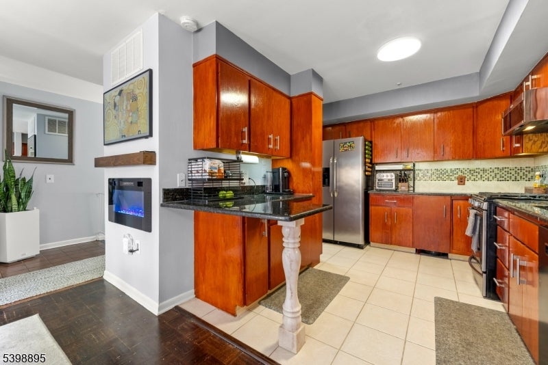 West Orange Twp., New Jersey, 07052, United States, 3 Bedrooms Bedrooms, ,3 BathroomsBathrooms,Residential,For Sale,2002469